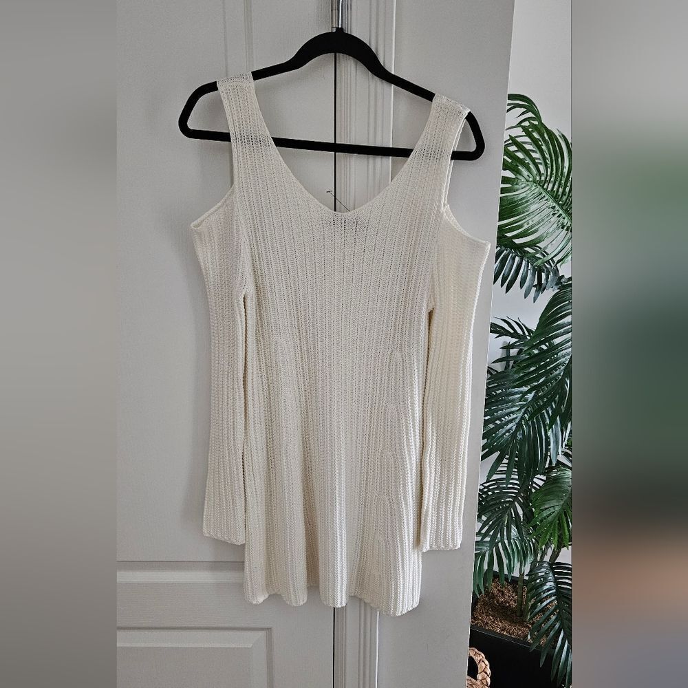 Nwot funsport boutique brand knit cold shoulder sweater